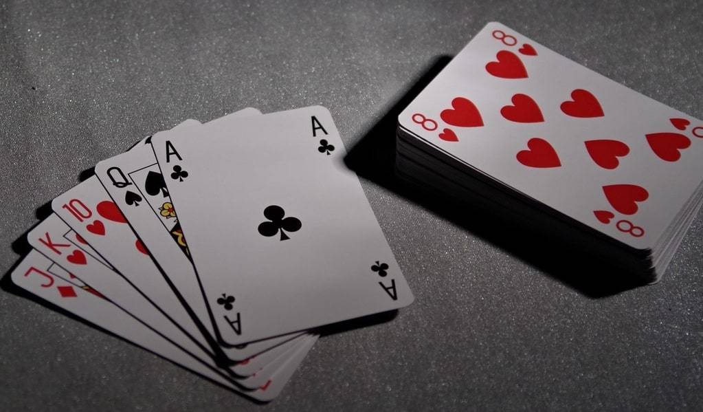 Comment télécharger un jeu de belote ?