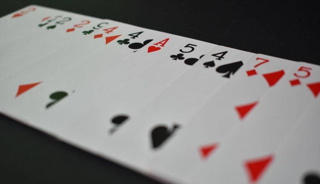 Comment télécharger un jeu de belote ?